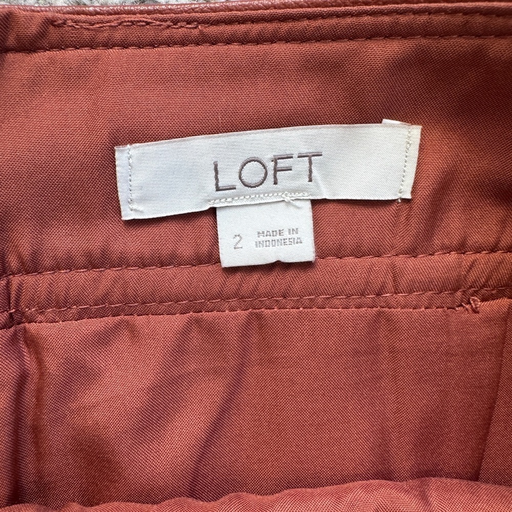 LOFT Faux Leather Pencil Skirt | Burnt Orange Brown | Size 2 | Workwear - Picture 3 of 3